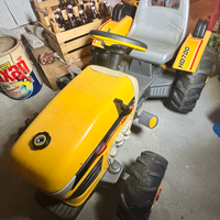 Trattore per bambini a pedali