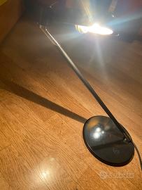 Lampada da tavolo arteluce di Bruno Gecchelin