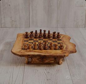 Tavolo con scacchiera completa inlegno artigianale