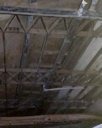 Cancello in ferro e portone in legno