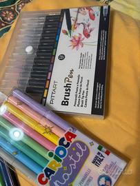 Colori pastello o pennarelli tutto nuovo