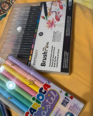 Colori pastello o pennarelli tutto nuovo