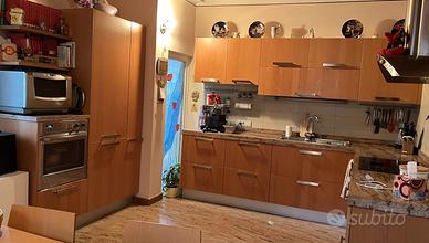 Cucina ottime finiture e cerniere