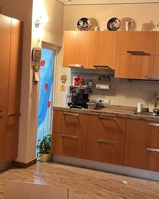Cucina ottime finiture e cerniere