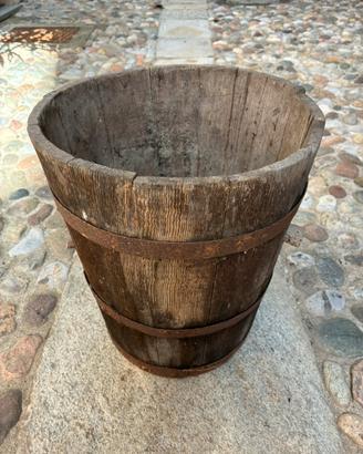 Mastello in legno da restaurare
