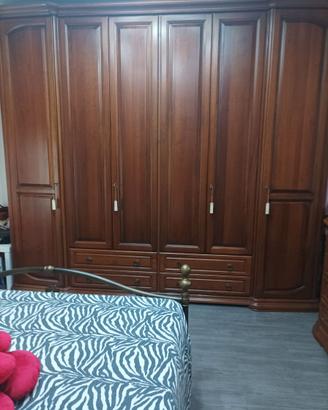 Camera da letto matrimoniale classica in legno com