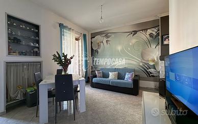 TRILOCALE CON BOX COMODO AI SERVIZI