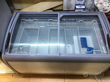 Congelatore pozzetto vetri scorrevoli  379Lt