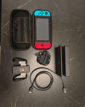 Nintendo Switch (console + custodia)