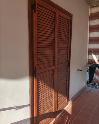 Infissi e finestre in legno usate