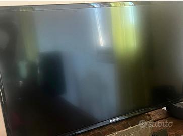 Tv samsumg 32 pollici con supporto per parete