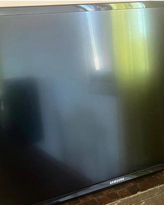 Tv samsumg 32 pollici con supporto per parete