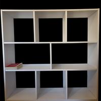 Libreria bianca in compensato