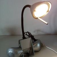 Lampada alogena da scrivania con casse stereo