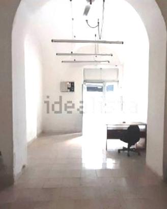 Bottega Via S.Nicolò al Borgo,9 -P.zza Cavour-CT