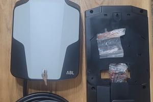 Wallbox ABL eMH1 con piastra di montaggio a parete