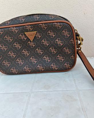 Pochette guess 