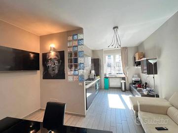 Stanza doppia con balcone - Loreto M1 - M2