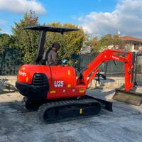 E114 Mini escavatore 25 q Kubota U25