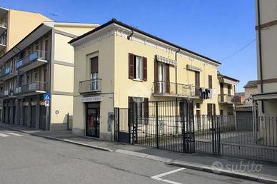 MULTILOCALE A STRADELLA