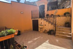 Casa arredata indipendente con terrazzo