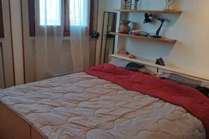 Stanza singola letto matrimoniale