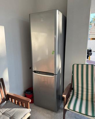 Frigo Indesit con Freezer