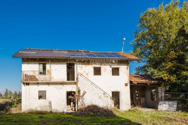 CASCINALE DI AMPIA METRATURA LIBERO SU QUATTRO LA