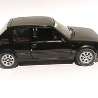 Modello 1:24 Peugeot 205 GTI