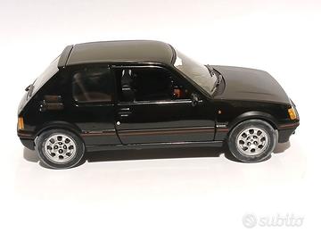 Modello 1:24 Peugeot 205 GTI