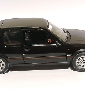 Modello 1:24 Peugeot 205 GTI