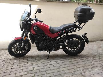 Moto Leoncino Benelli 500 e accessori 