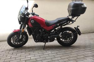 Moto Leoncino Benelli 500 e accessori 