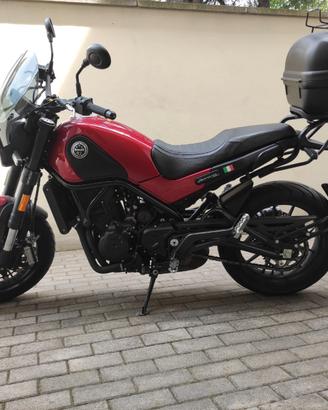 Moto Leoncino Benelli 500 e accessori 