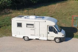 Camper Mobilvetta semintegrale 2.8