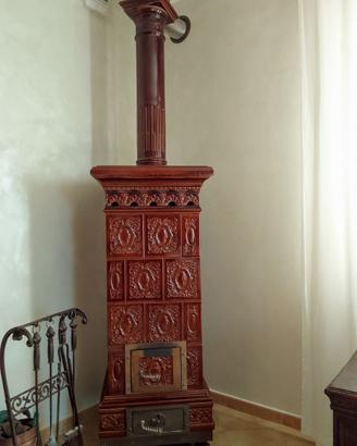 Stufa a legna in ceramica di Castellamonte
