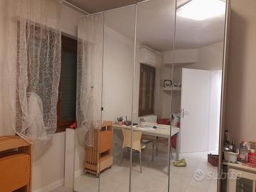 Armadio ante a specchio