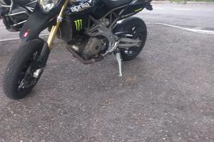 aprilia dorsoduro750
