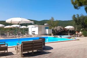 Monolocale con piscina a Vieste