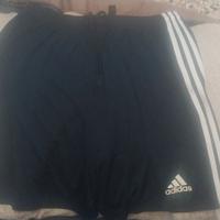 maglietta e short 