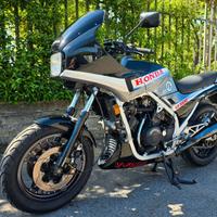 Honda VF 1000 F - 1984