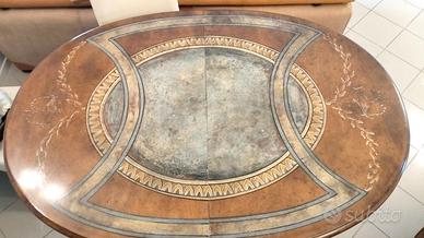 Tavolo ovale in legno