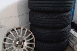 4 cerchi completi fiat grande punto