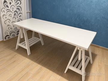 Scrivania IKEA 150×75 cm con 2 cavalletti FINNVARD