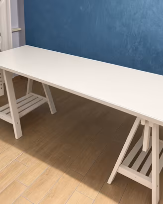 Scrivania IKEA 150×75 cm con 2 cavalletti FINNVARD