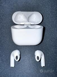 Apple Airpods 4 (modello con caricatore wireless)