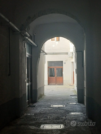 Bilocale centrale arredato