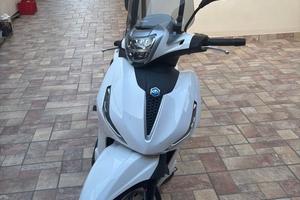 Beverly 300 2023