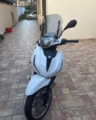 Beverly 300 2023