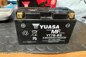 Batteria YUASA YT7B-BS